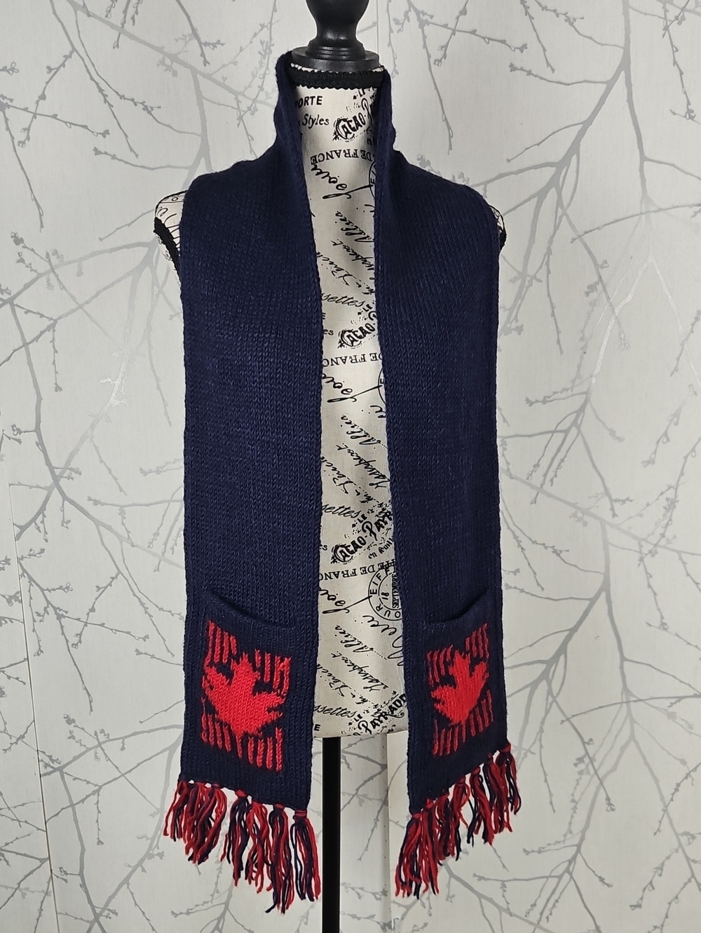 Chunky 100% Wool Knit Nepal Made Maple Leaf Hand Pocket Scarf